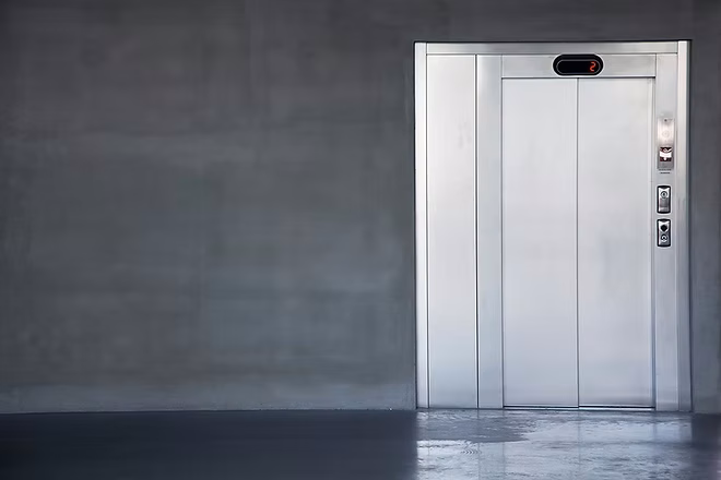 Vistoria técnica em casa de máquinas de elevador